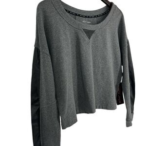 BETSY Johnson performance Cropped scoopneck  Heather Gray size medium NWT’s